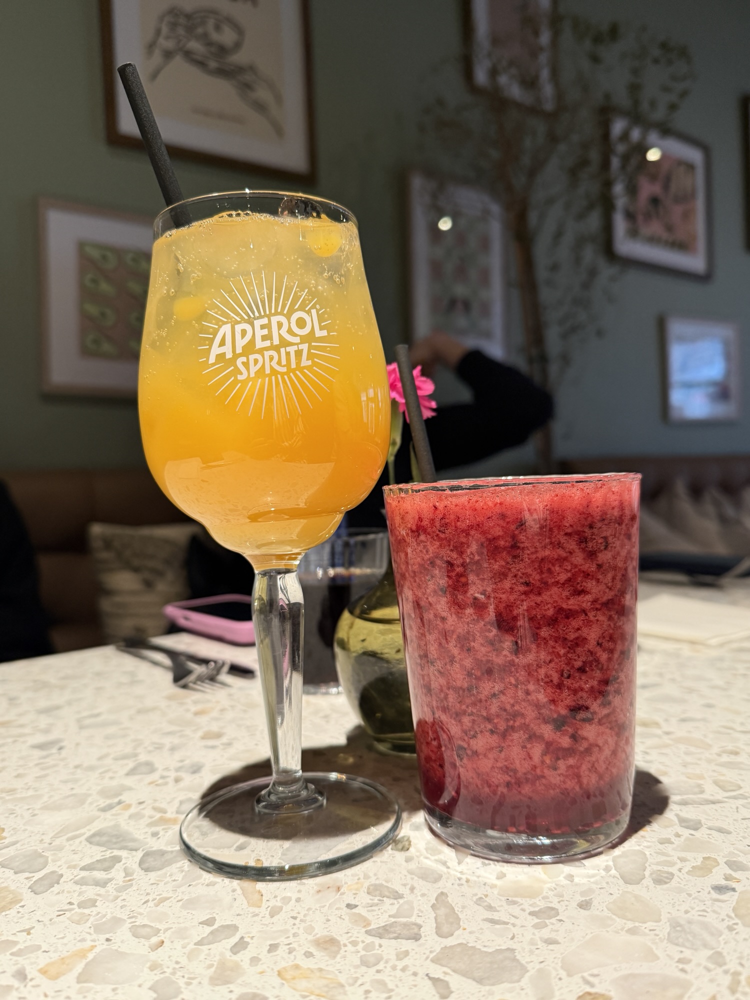 Victoria Riis ute på stan i Örebro under helgen, vardagslook i vintermiljö